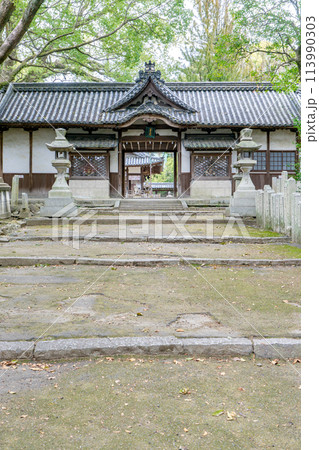 大阪府池田市綾羽の伊居太神社（呉服・穴織姉妹の伝説）　神門 113990303