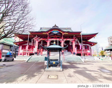 北海道 成田山札幌別院・新栄寺の本堂と香炉 北海道 成田山札幌別院・新栄寺の本堂と香炉 113991650