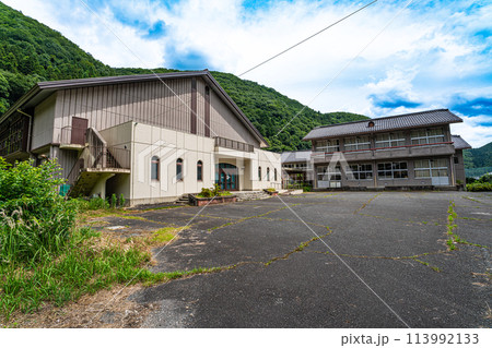 【廃校】旧備中中学校の体育館と校舎　岡山県高梁市 113992133