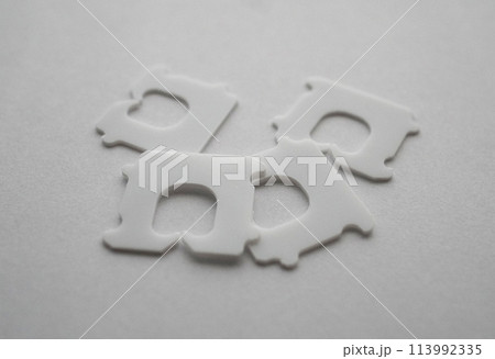 バッグ・クロージャー(パンの袋を留めるプラスチックの部品) バッグ・クロージャー(パンの袋を留めるプラスチックの部品) 113992335