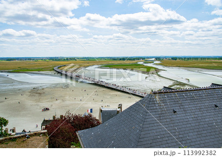 フランスの世界遺産のモンサンミッシェルでの風景 113992382