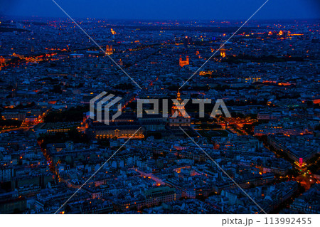 フランスのパリの風景をエッフェル塔からの景色 113992455