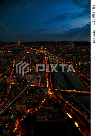 フランスのパリの風景をエッフェル塔からの景色 113992465