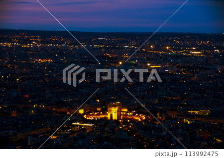 フランスのパリの風景をエッフェル塔からの景色 113992475