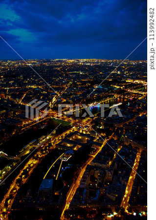 フランスのパリの風景をエッフェル塔からの景色 113992482
