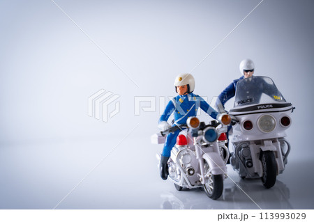 白バイ 緊急車両 オートバイ バイク 113993029