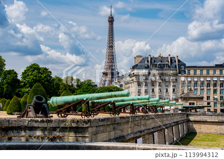 観光都市のフランスのパリの観光名所 113994312