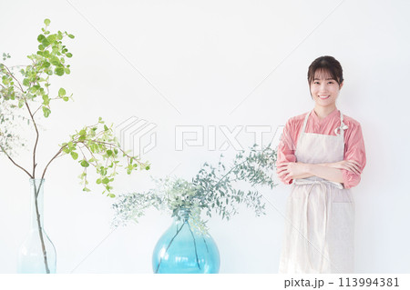 女性店員 女性店員 113994381