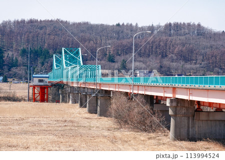 十勝川に架かる茂岩橋(北海道豊頃町) 十勝川に架かる茂岩橋(北海道豊頃町) 113994524