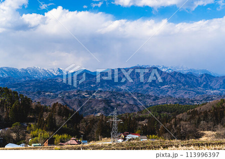 大岡の山の上から見る北アルプス 113996397