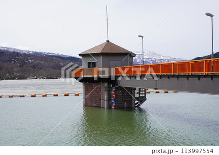 尾白利加ダムの取水塔 113997554