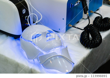 Cosmetic mask for the treatment of skin problems 113998891