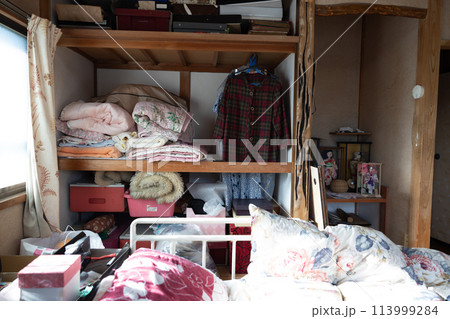 遺品整理中の部屋 遺品整理中の部屋 113999284