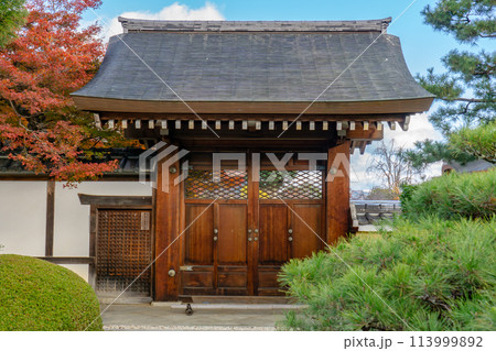 京都市右京区嵯峨大沢町の大覚寺　御門 113999892