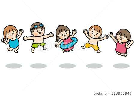 水着でジャンプする笑顔の子供たち 113999943