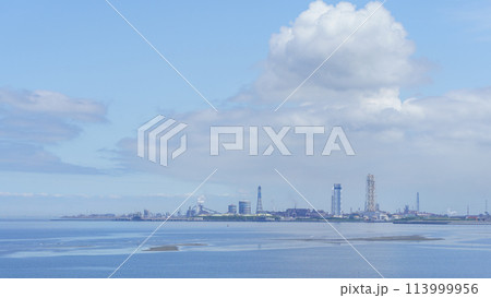 【千葉県富津市】富津岬・富津海岸から見た富津火力発電所方面 113999956