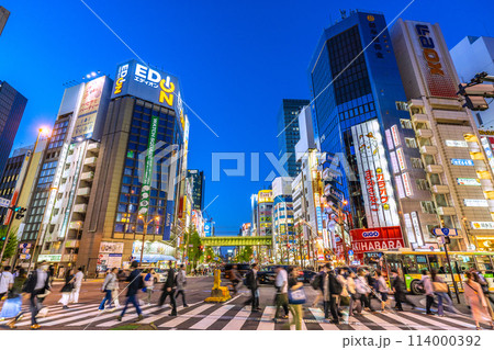 日本の東京都市景観 賑わう東京・秋葉原などを望む…=19日 日本の東京都市景観 賑わう東京・秋葉原などを望む…=19日 114000392
