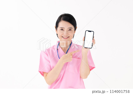 スクラブの女性 スマホ スクラブの女性 スマホ 114001758