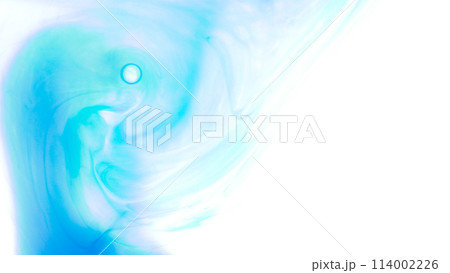 青い水しぶきが描かれた、白背景の水彩抽象背景画像。 114002226
