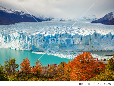 The Perito Moreno Glacier The Perito Moreno Glacier 114005020