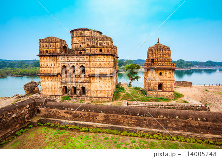 Chhatris in Orchha city, India Chhatris in Orchha city, India 114005248