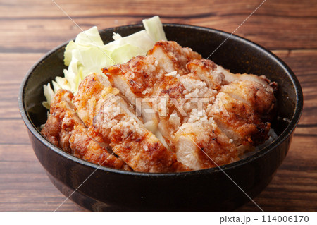 唐揚げ丼 唐揚げ丼 114006170