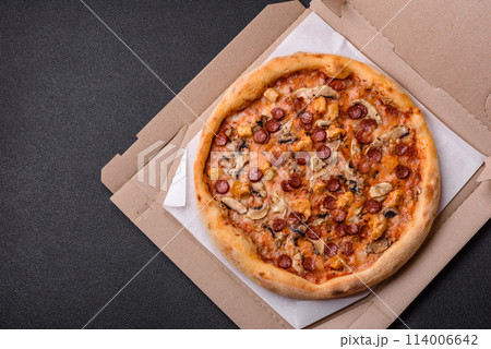 Delicious pizza with sausage, cheese, tomatoes, salt, spices and herbs 114006642