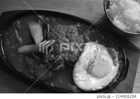 トマト煮込みハンバーグ定食 114008284