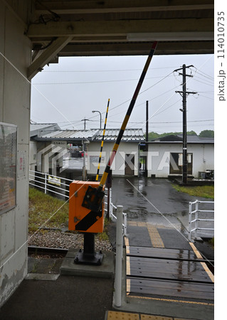 甘木鉄道太刀洗駅の風景、駅ホームの踏切 甘木鉄道太刀洗駅の風景、駅ホームの踏切 114010735