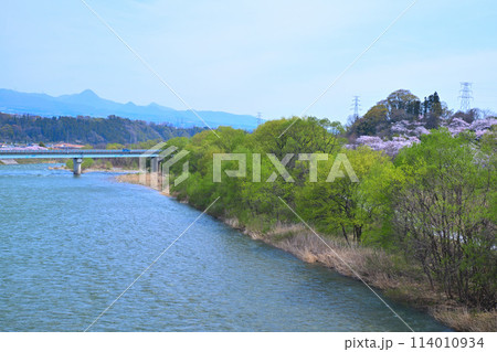 春 増水のの利根川 赤城の山並 地蔵橋からの風景 沼田市 春 増水のの利根川 赤城の山並 地蔵橋からの風景 沼田市 114010934
