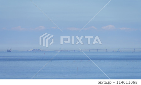 富津海岸から見た東京湾アクアライン(海ほたるPA) 114011068
