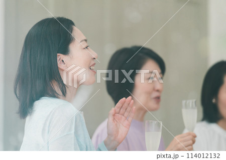 a forty-something woman 114012132