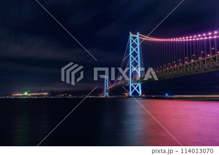 明石海峡大橋のライトアップ（アメジスト） 114013070