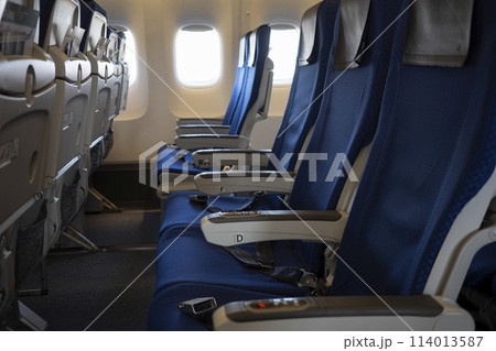飛行機　機内の様子の画像 114013587