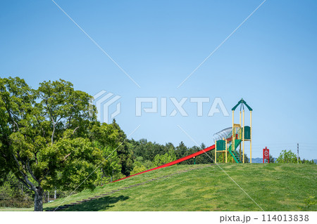 三重県四日市市 北勢中央公園の丘の上の滑り台 三重県四日市市 北勢中央公園の丘の上の滑り台 114013838