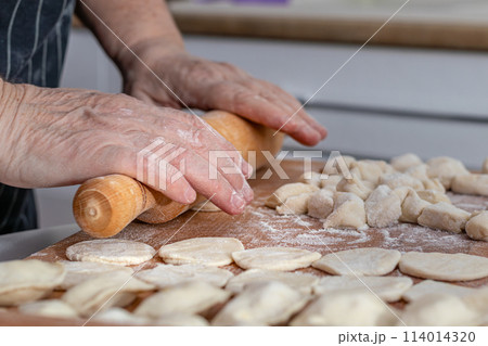 woman hands are making a damp dumpling. woman hands are making a damp dumpling. 114014320