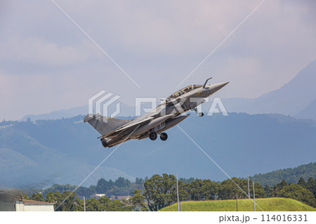 離陸する戦闘機 離陸する戦闘機 114016331
