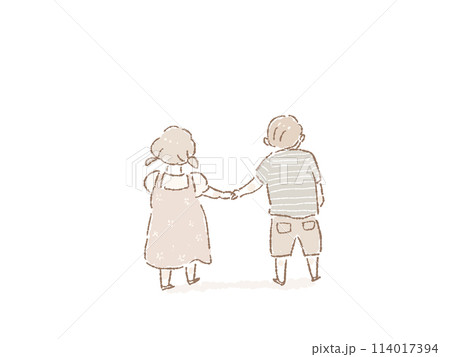 手を繋いだ小さい女の子と男の子、兄弟、友達、子供の後ろ姿、背中 手を繋いだ小さい女の子と男の子、兄弟、友達、子供の後ろ姿、背中 114017394