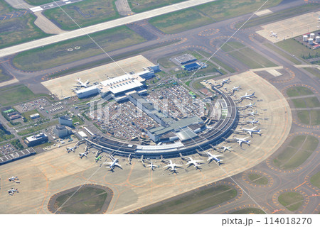新千歳空港旅客ターミナルビル　定期便より撮影　 114018270