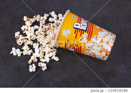 Scattered popcorn from bucket 114019196