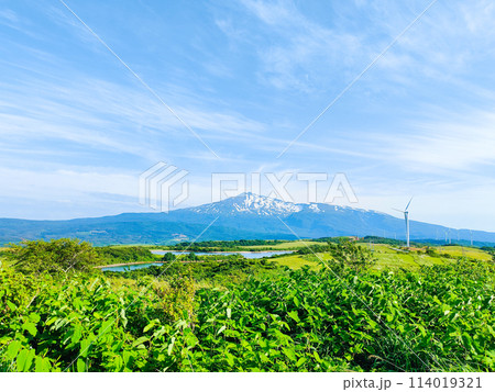 仁賀保高原から望む鳥海山 114019321