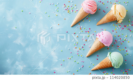 夏に食べる冷たくておいしいアイスクリーム 114020850