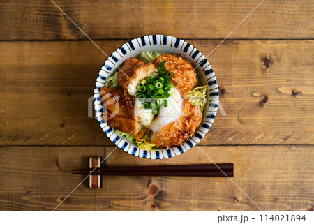 唐揚げ丼 114021894