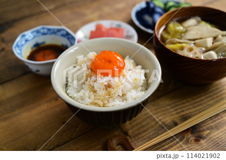 ご飯とみそ汁ほか、ご飯に合うおかず ご飯とみそ汁ほか、ご飯に合うおかず 114021902