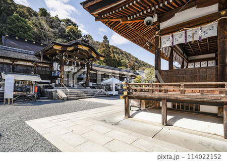 松尾大社 拝殿と本殿「中門」 松尾大社 拝殿と本殿「中門」 114022152