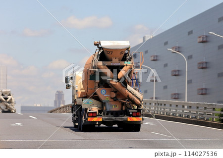 アジテータトラック（コンクリートミキサー車） 114027536