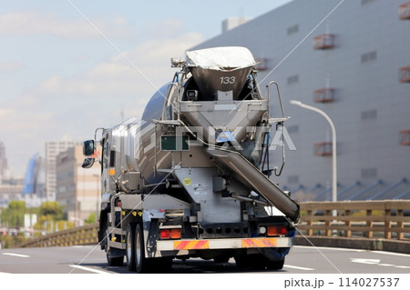 アジテータトラック（コンクリートミキサー車） 114027537