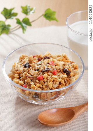 フルーツグラノーラ 朝食イメージ フルーツグラノーラ 朝食イメージ 114028623