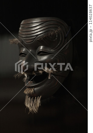 能の翁の舞に続いて舞う三番猿楽で三番叟の黒式尉2 114028637