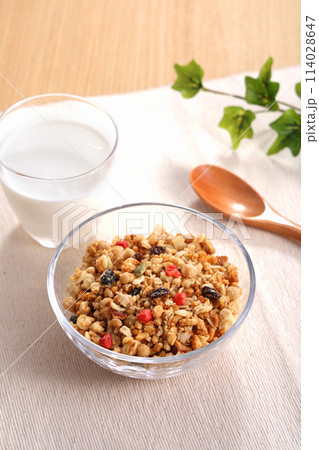 フルーツグラノーラ 朝食イメージ フルーツグラノーラ 朝食イメージ 114028647